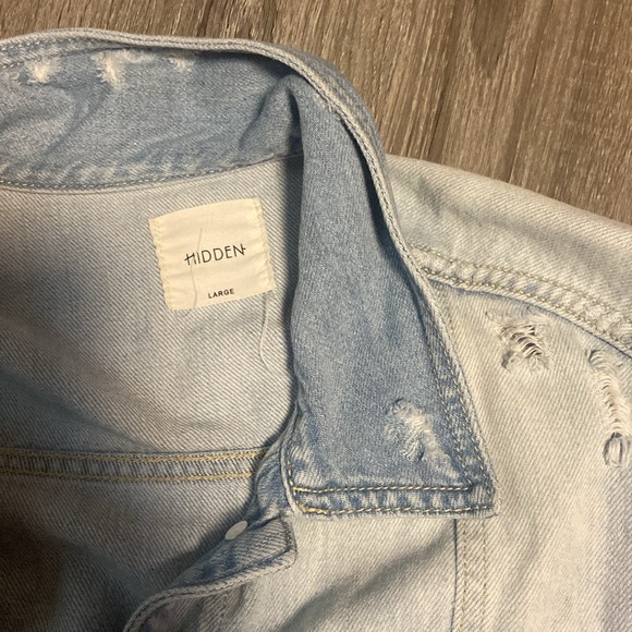Light wash jean jacket - Picture 3 of 6
